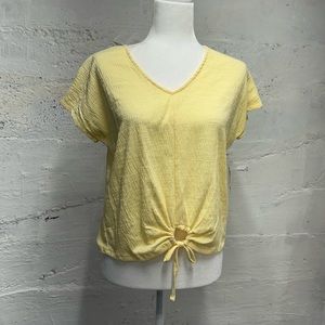 Yellow crepe keyhole detail short sleeve NWT